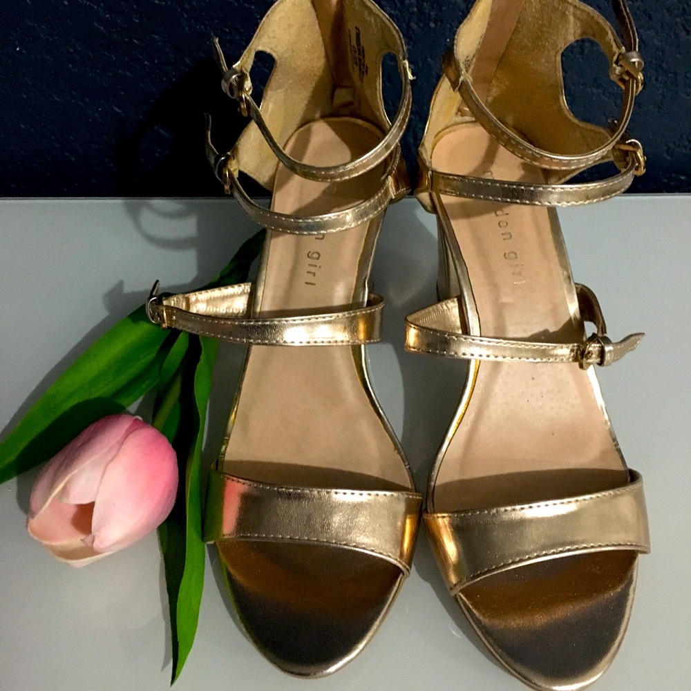 By Madden Girl 3-1/2” high heel, size 6.5, ankle straps, rose gold. Barely used.